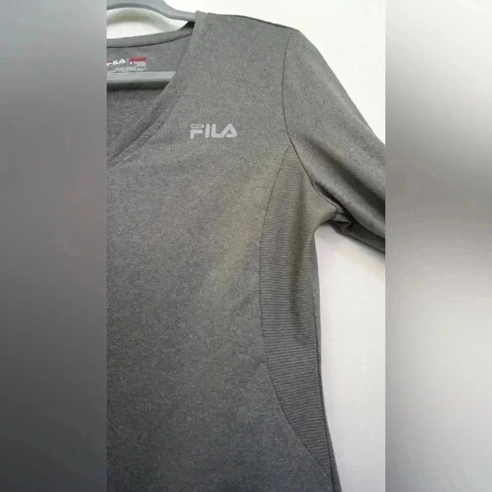 Fila Sports Women's Performance Live in Motion Gray Top Sz M Long Sleeves - Picture 2 of 3